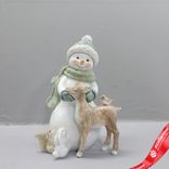 Маленькое фото 1: Сувенир «Снеговик с животными» (полирезин), H16,5x11х10см, зеленый