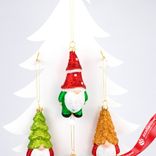 Маленькое фото 4: Украшенеи подвесное «Гном» (пластик), 12,5х4,5х7см, цв. в асс.