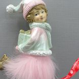 Маленькое фото 3: Украшение подвесное «Девочка» (полирезин), H12x5,5x4см, розовый