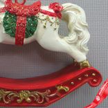 Маленькое фото 5: Украшение подвесное «Лошадка» (полирезин), H7,5x6,5x2см, красный