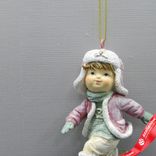 Маленькое фото 2: Украшение подвесное «Мальчик» (полирезин), H9x6,5x3,5см, розовый