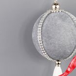 Маленькое фото 4: Украшение подвесное «Шар с кисточкой», D8см, серый