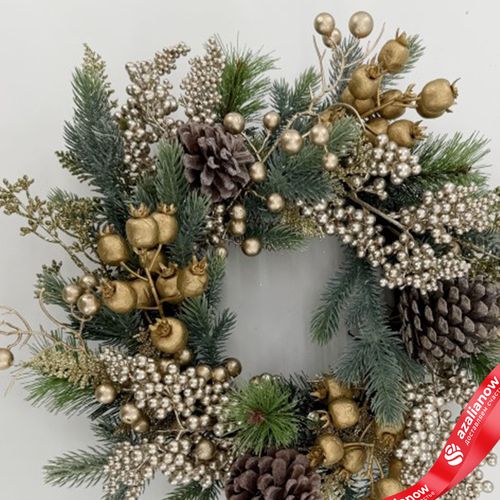 Фото 2: Венок еловый с ягодами и шишками, D41см, зеленый/шампань
