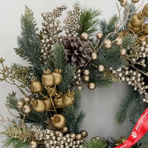 Фото 4: Венок еловый с ягодами и шишками, D41см, зеленый/шампань