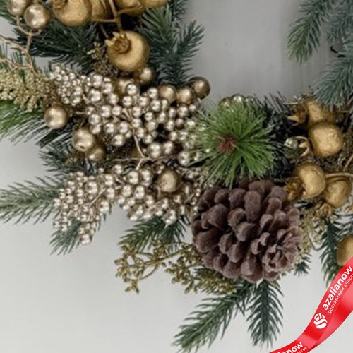 Фото 5: Венок еловый с ягодами и шишками, D41см, зеленый/шампань