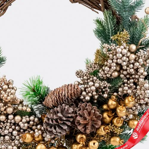 Фото 3: Венок еловый с ягодами и шишками, D51см, зеленый/шампань