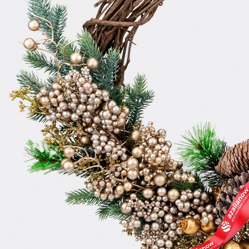 Фото 4: Венок еловый с ягодами и шишками, D51см, зеленый/шампань