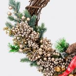 Маленькое фото 4: Венок еловый с ягодами и шишками, D51см, зеленый/шампань