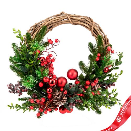 Венок еловый с ягодами, шишками и шарами, D51см, зеленый/красный