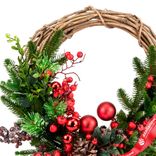 Маленькое фото 2: Венок еловый с ягодами, шишками и шарами, D51см, зеленый/красный