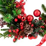 Маленькое фото 4: Венок еловый с ягодами, шишками и шарами, D51см, зеленый/красный