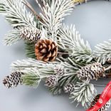 Маленькое фото 5: Венок еловый с шишками заснеженный, D40см, зеленый/белый