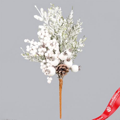 Ветка еловая с ягодами и шишками заснеженная, 31см, зеленый/белый