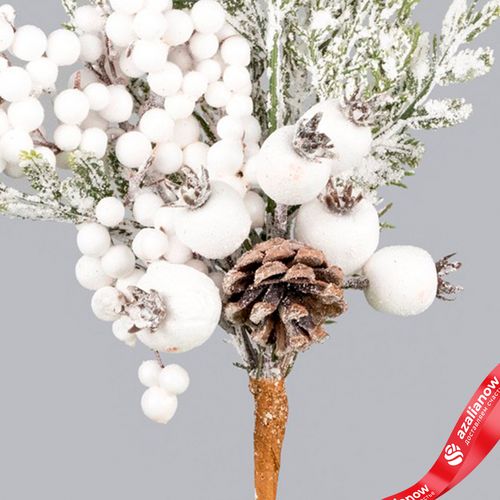 Фото 5: Ветка еловая с ягодами и шишками заснеженная, 31см, зеленый/белый