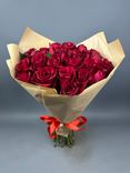 Фото флориста 1: Акция! Букет из 29 красных роз в крафте