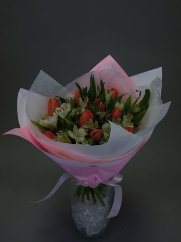 Фото флориста 1: Букеты из ирисов и альстромерий