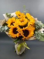 Фото флориста 3: Школьный букет из подсолнухов «Желтые кораблики»