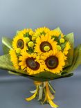 Фото флориста 1: Букет из 9 подсолнухов