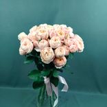 Фото флориста 1: Букет из 13 кустовых пионовидных светло-розовых роз