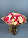 Фото флориста 1: Букет из 39 роз микс в крафте