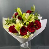 Фото флориста 1: Букет из роз и лилий «Цветочный дуэт экстра»