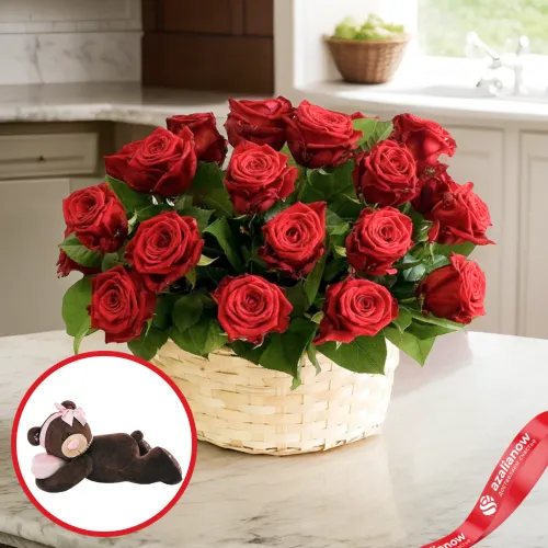 Фото 1: Букет из 25 роз «Корзина роз для любимой» + Мишка. Сервис доставки цветов AzaliaNow