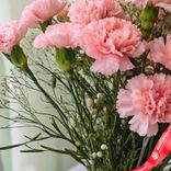 Маленькое фото 4: Букет из 11 розовых гвоздик с лентой. Сервис доставки цветов AzaliaNow