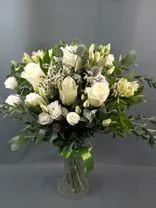 Фото флориста 2: Букет невесты из роз, альстромерий, лизиантусов «Блаженно красивая»