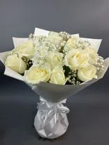 Фото флориста 1: Букет из 21 белой розы в белой бумаге