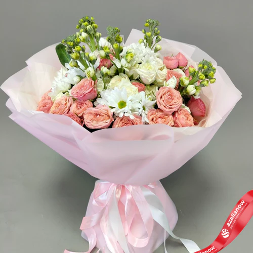 Фото 2: Букет «Цветущий сад» из роз, маттиол и хризантем