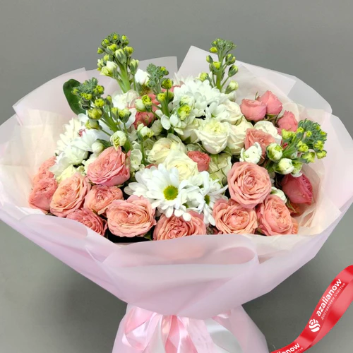 Фото 3: Букет «Цветущий сад» из роз, маттиол и хризантем