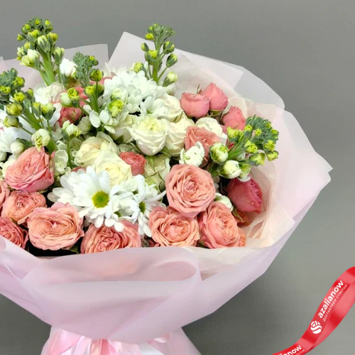 Фото 5: Букет «Цветущий сад» из роз, маттиол и хризантем