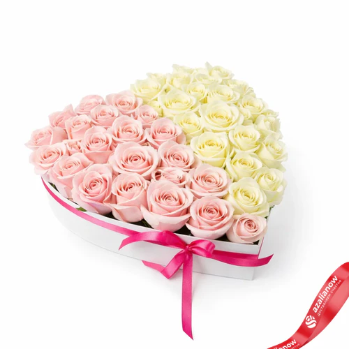 Фото 5: Букет из 17 розовых и 18 белых роз в коробке в форме сердца