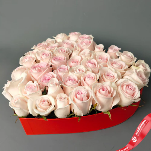 Фото 3: Букет из 35 роз в коробке‑сердце (цвет роз и коробки на выбор: красный/розовый/белый)