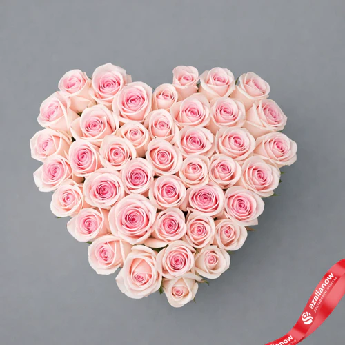 Фото 2: Букет из 35 роз в коробке‑сердце (цвет роз и коробки на выбор: красный/розовый/белый)