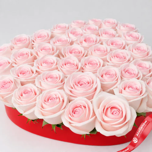 Фото 5: Букет из 35 роз в коробке‑сердце (цвет роз и коробки на выбор: красный/розовый/белый)