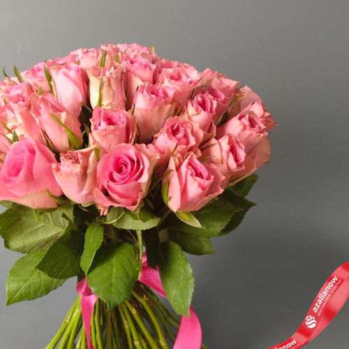 Фото 3: Букет из 51 розы с лентой, цвет розовый/белый на выбор, Россия, 35 см