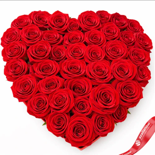Фото 4: Букет из 51 розы в коробке‑сердце (цвет роз и коробки на выбор: красный/розовый/белый)