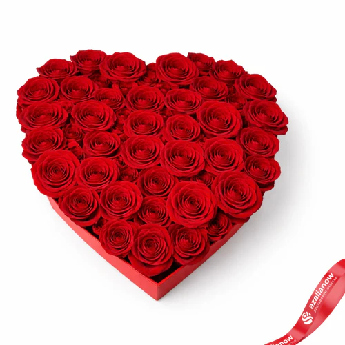 Букет из 51 розы в коробке‑сердце (цвет роз и коробки на выбор: красный/розовый/белый)