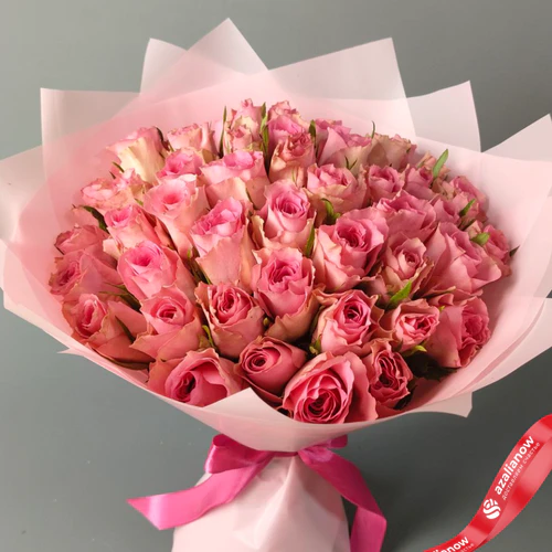 Фото 2: Букет из 51 розы в пленке, цвет розовый/белый на выбор, Россия, 35 см