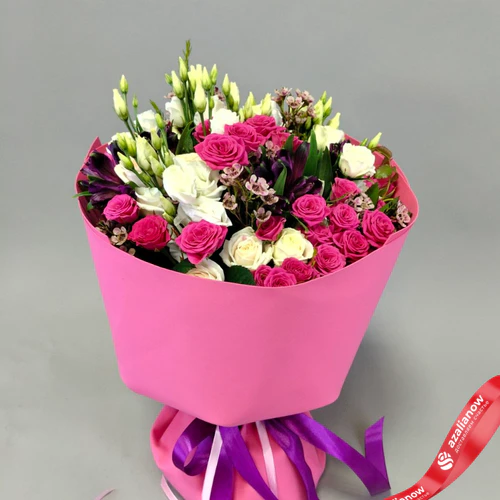 Букет «Малиновый рассвет» из кустовых роз, ваксфловера, лизиантуса и альстромерии