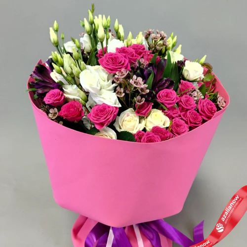 Фото 2: Букет «Малиновый рассвет» из кустовых роз, ваксфловера, лизиантуса и альстромерии