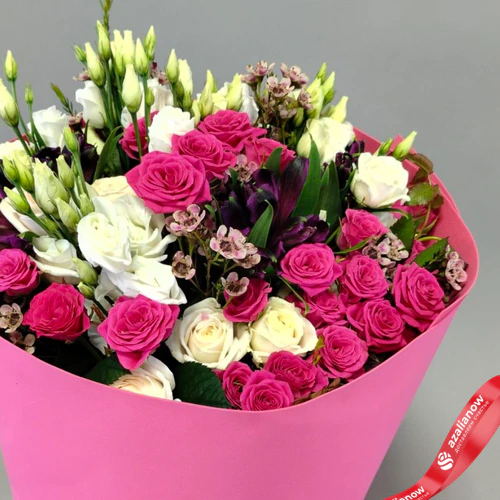 Фото 5: Букет «Малиновый рассвет» из кустовых роз, ваксфловера, лизиантуса и альстромерии