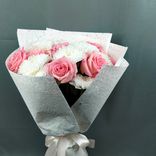 Фото флориста 2: Букет «Нежный аккорд» из белых кустовых хризантем и розовых роз