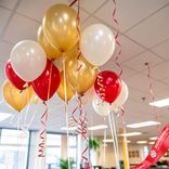 Маленькое фото 1: Композиция из 14 шаров с гелием «Праздник в офисе», вар. 2