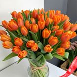 Маленькое фото 1: Букет из 45 оранжевых тюльпанов, Россия. Сервис доставки цветов AzaliaNow