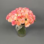 Фото флориста 2: 51 бело-розовая роза 40 см, Россия