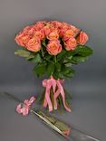 Фото флориста 1: 19 коралловых роз 60 см, Россия