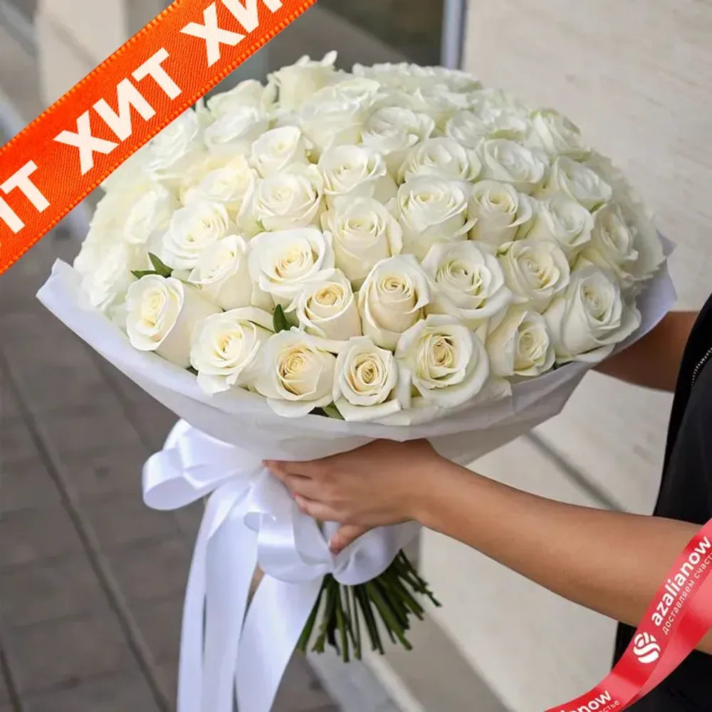 51 снежно-белая роза в элегантной упаковке с лентой, Россия, 50 см