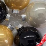 Маленькое фото 3: Набор шаров 12шт. в тубе (стекло), D4см, в асс., черный/золотой/шампань